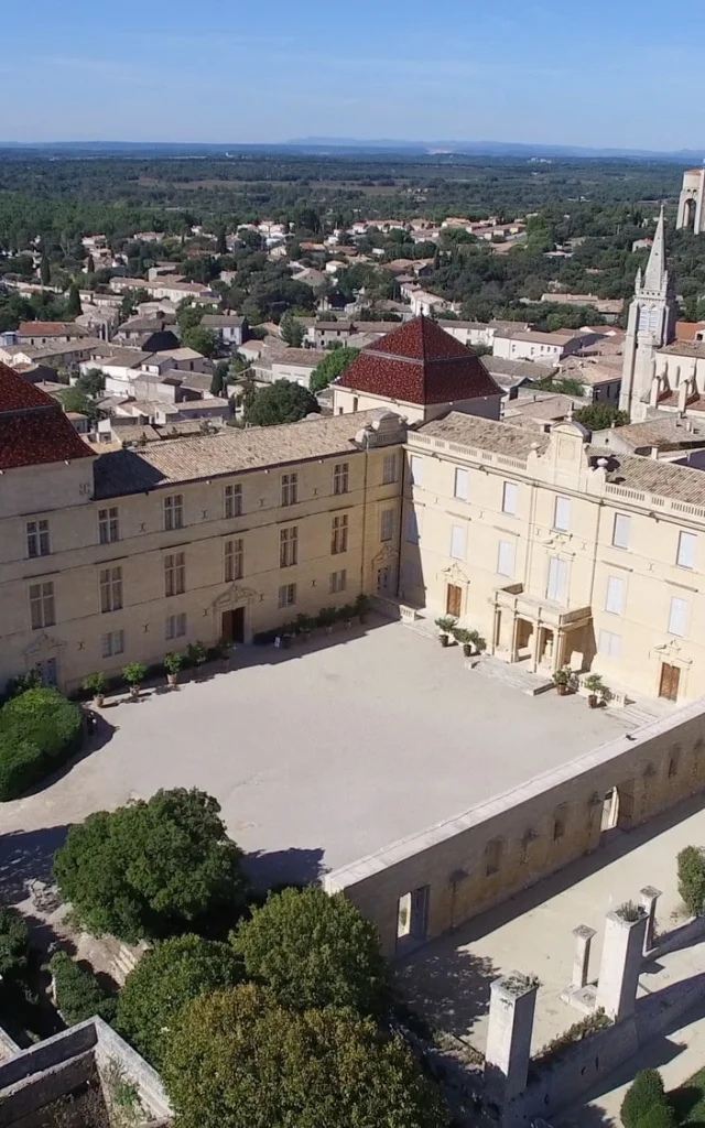 Château De Castries drone Vue Du Ciel