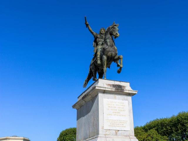 Placedupeyrou_patrimoine_statue_verticale