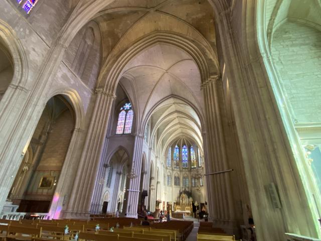 CathedraleStpierre_Interieur_vertical