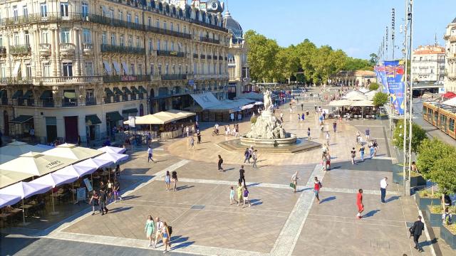 Place De L'oeuf Comedie Montpellier Vue De L'opéra