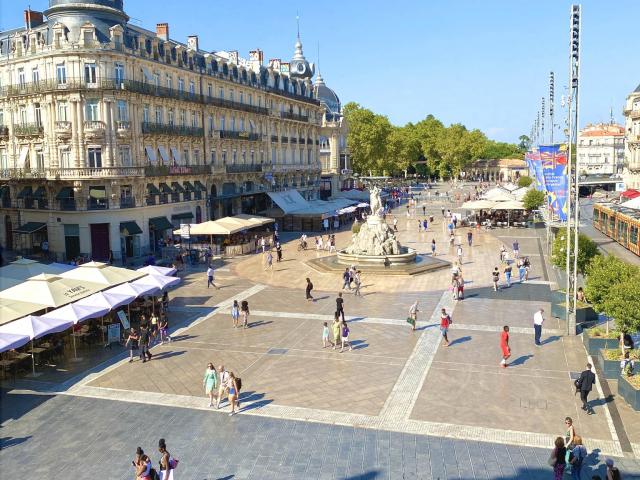 Place De L'oeuf Comedie Montpellier Vue De L'opéra