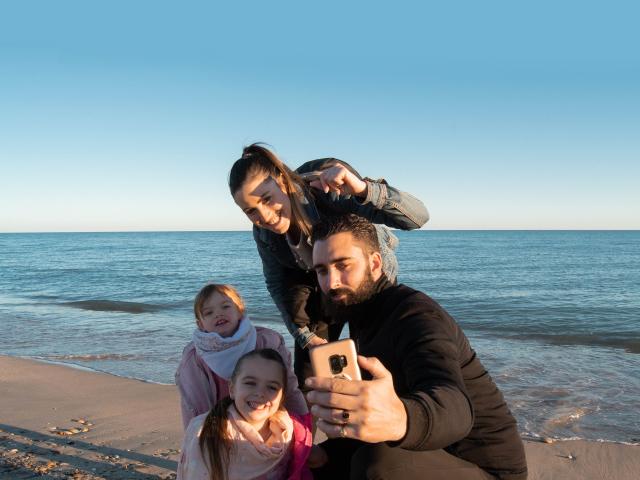 Plage_enfamille_hiver_verticale