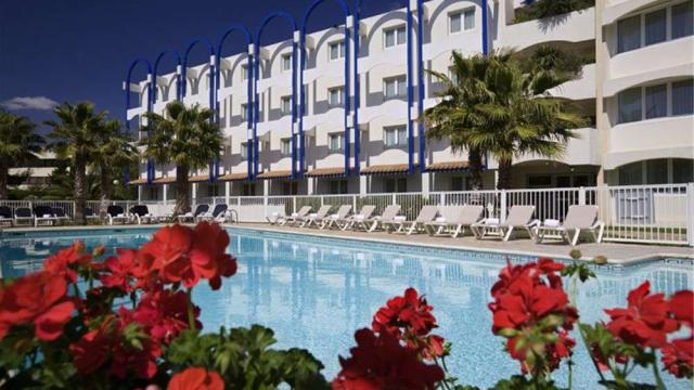 Novotel-Montpellier-Sud-piscine_free_format.jpg