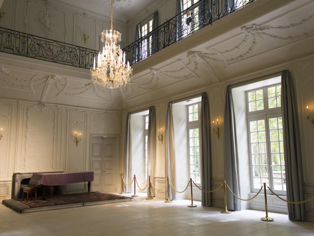 Salon De Musique Chateau Des Eveques