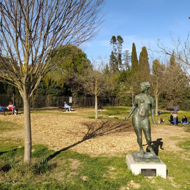 parc-domaine-de-meric-statue.jpg