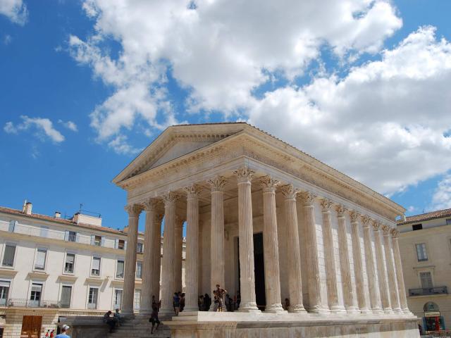 nimes-Pixabay.jpg