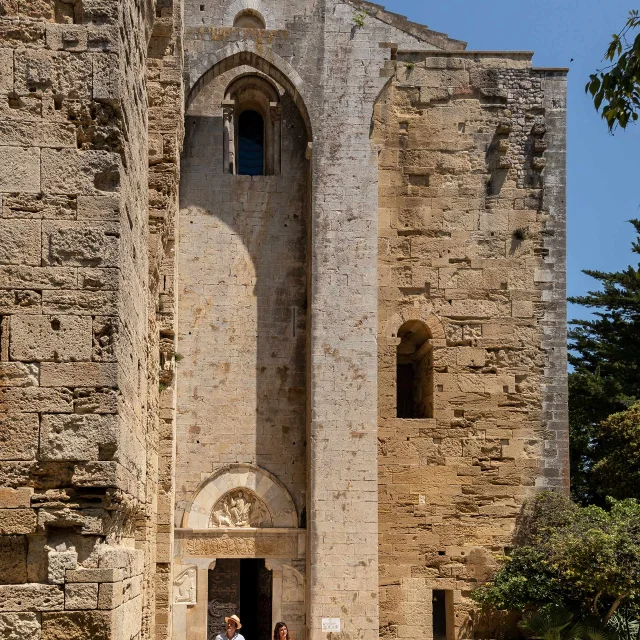 Cathedrale Villeneuve Les Maguelone Vertical