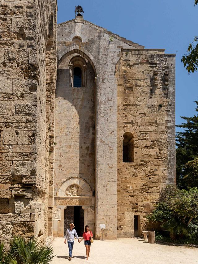 Cathedrale Villeneuve Les Maguelone Vertical