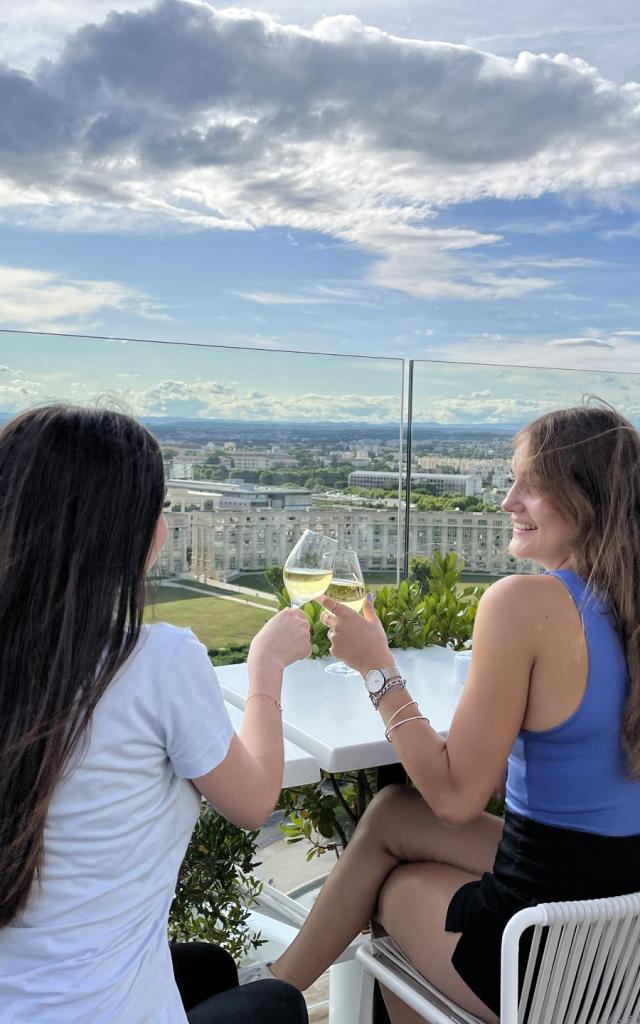 Verre en haut de l'Arbre Blanc Montpellier