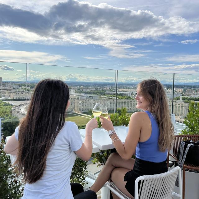 Verre en haut de l'Arbre Blanc Montpellier