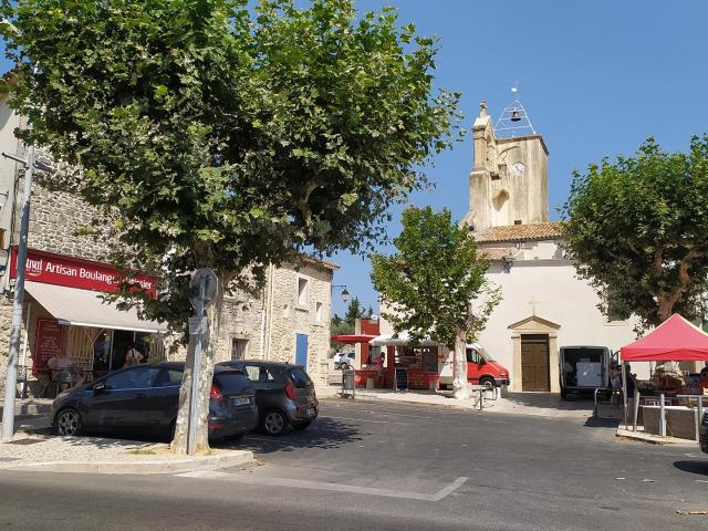 Restinclieres place du village